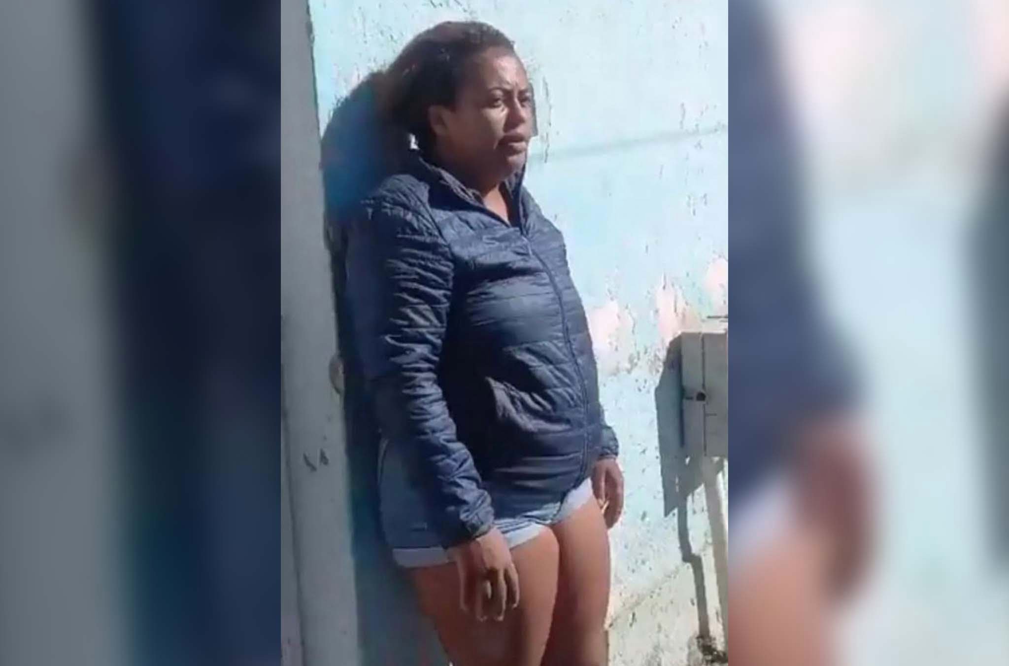 Adolescente é esfaqueada na saída da escola
