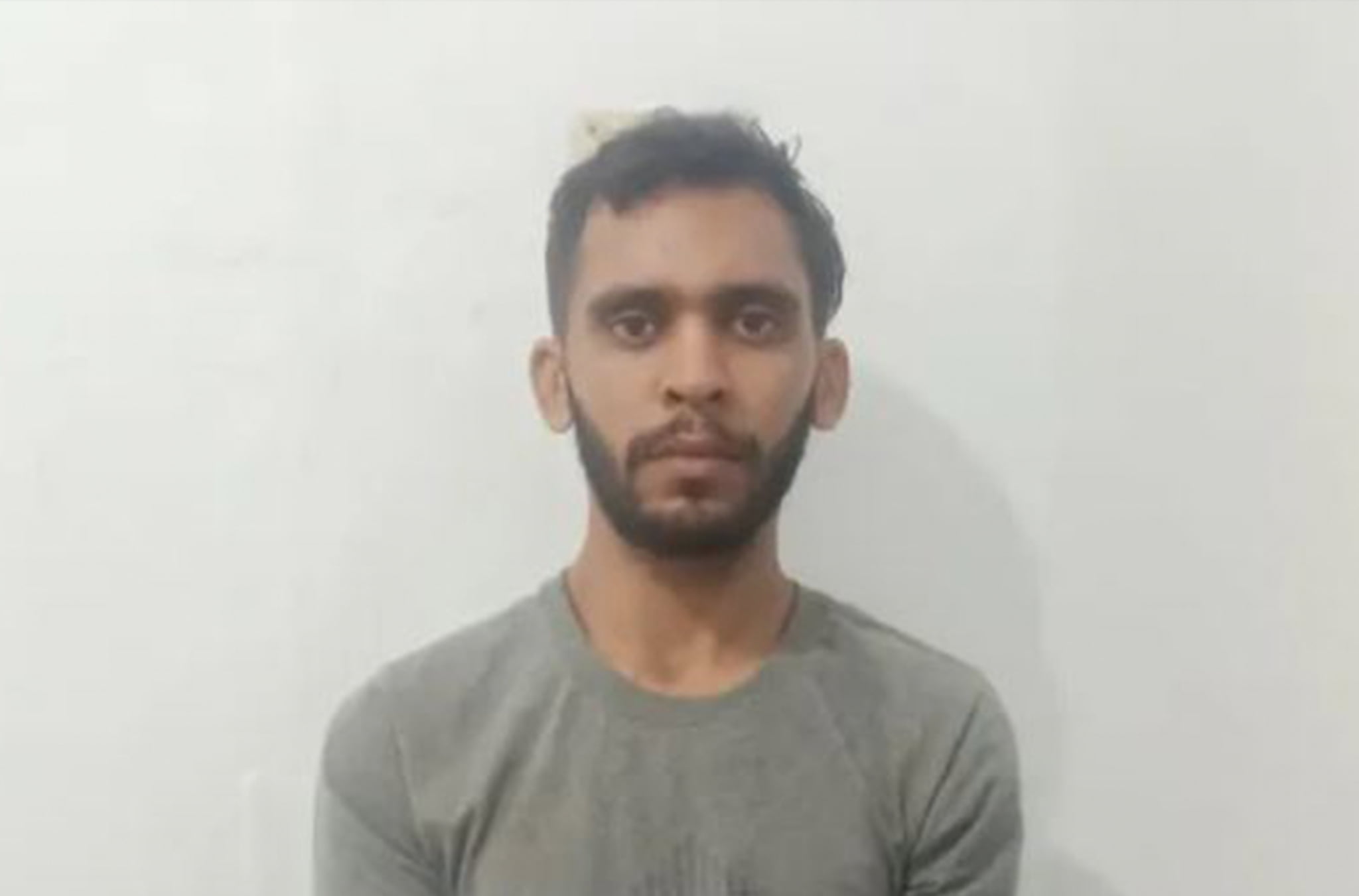 Homem preso por aliciar e extorquir menor de idade