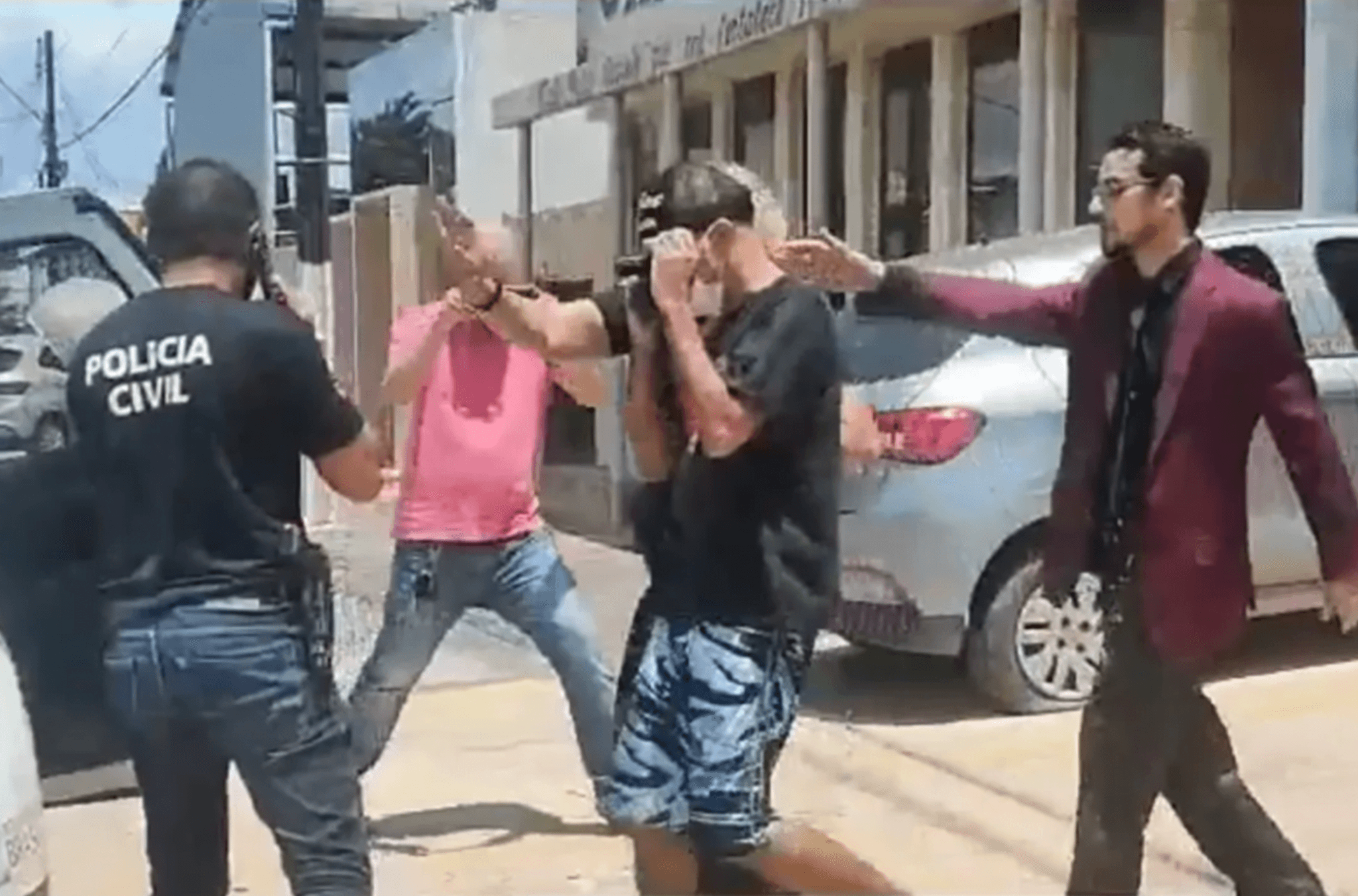 Homem agride adolescente com facão após ter relações sexuais com ela