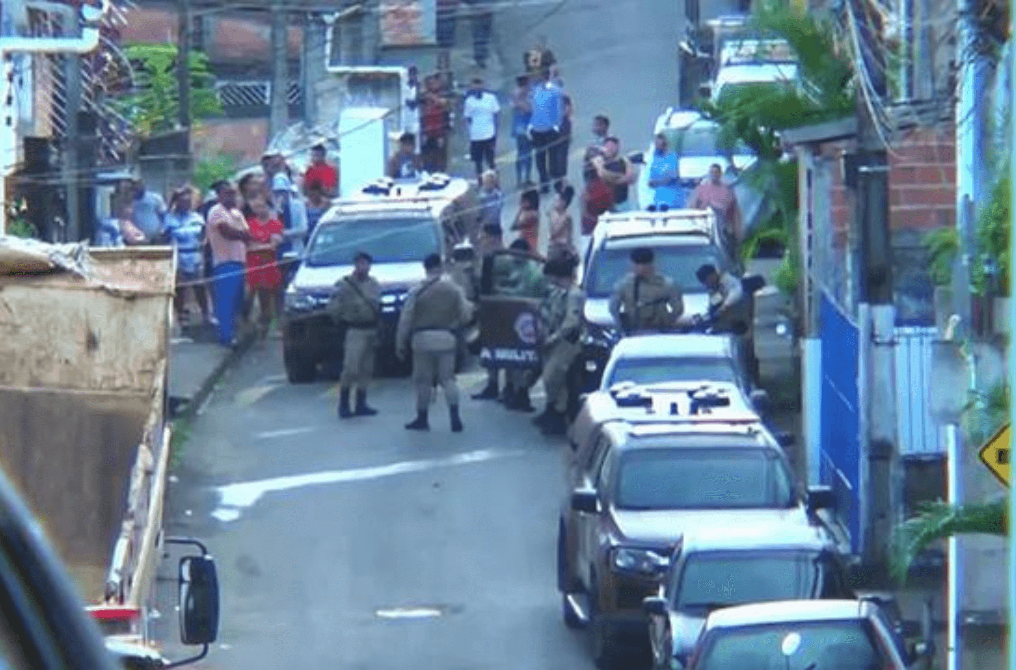 Família é mantida refém por 8 horas e sequestro é transmitido em live