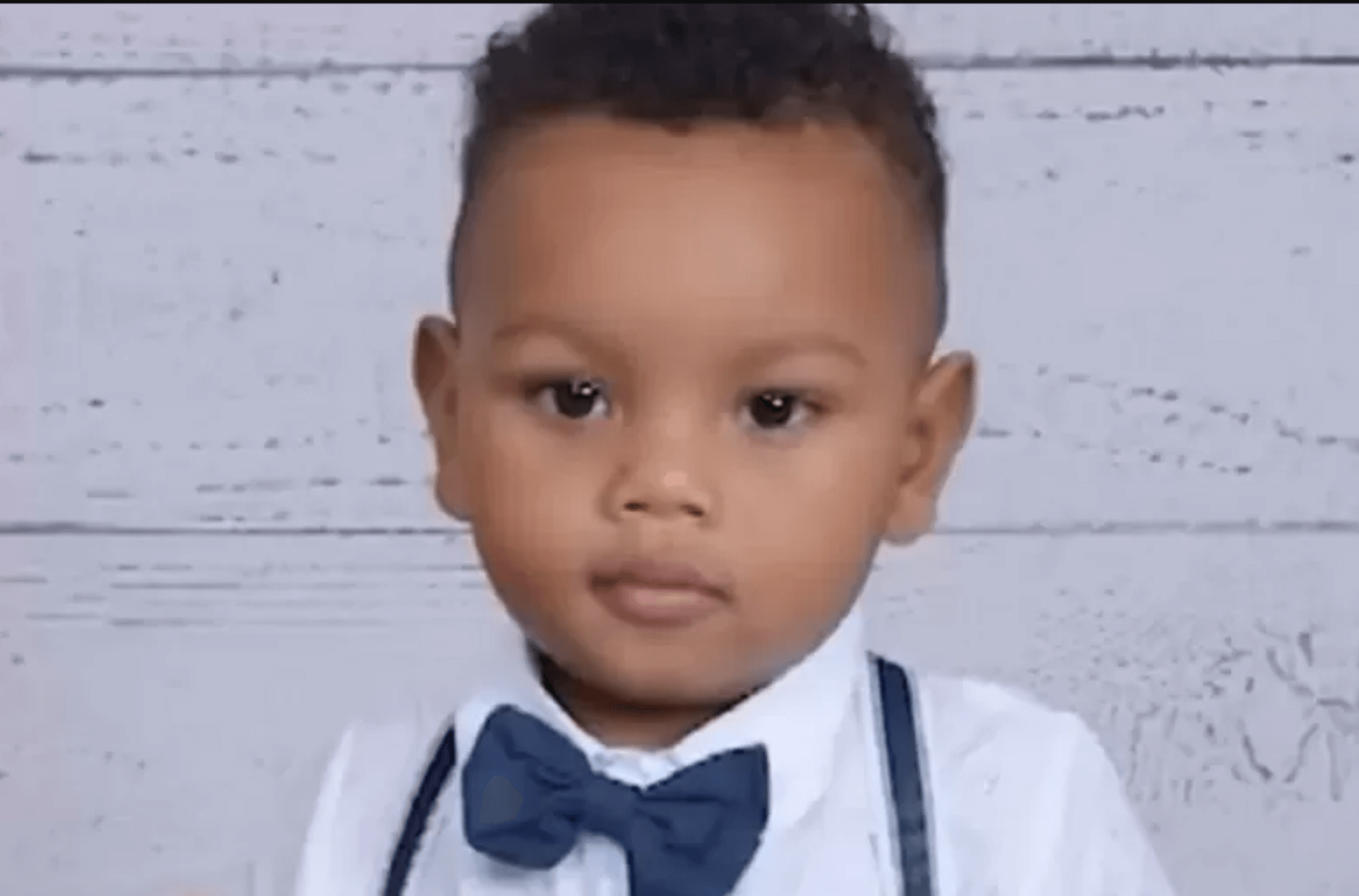 Imagem ilustra criança morta.