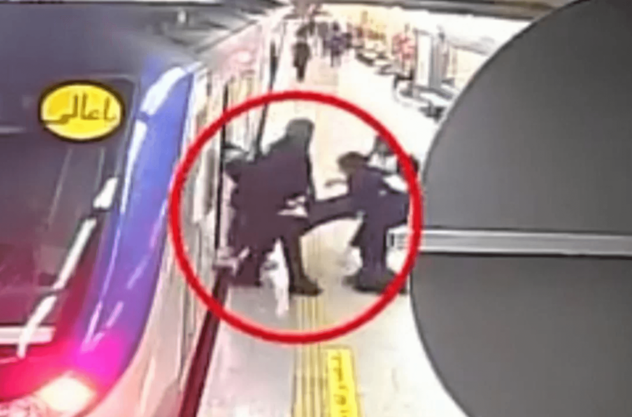 Jovem sofre morte cerebral após possível confronto com a “polícia da moralidade” no Irã