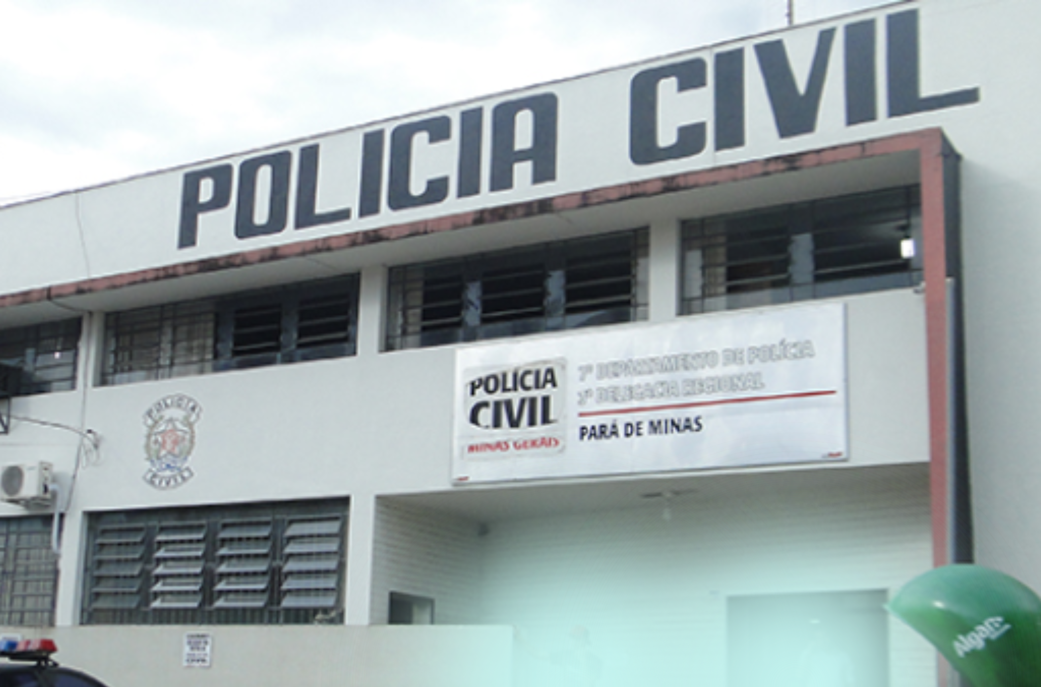 Filha encontra corpo da mãe em estado avançado de decomposição e com uma faca cravada no pescoço