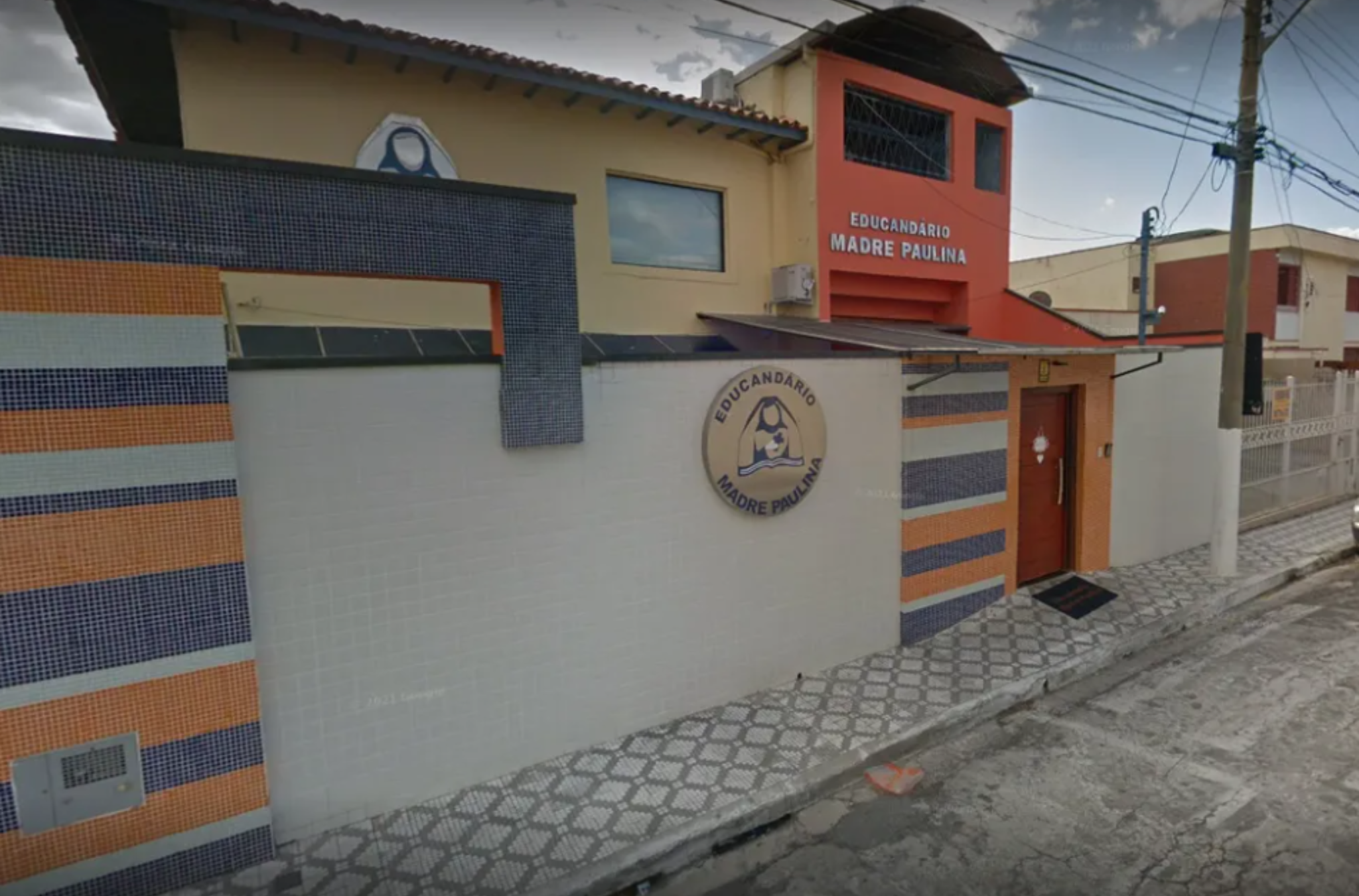 Foto ilustra a escola onde ocorreu a agressão.