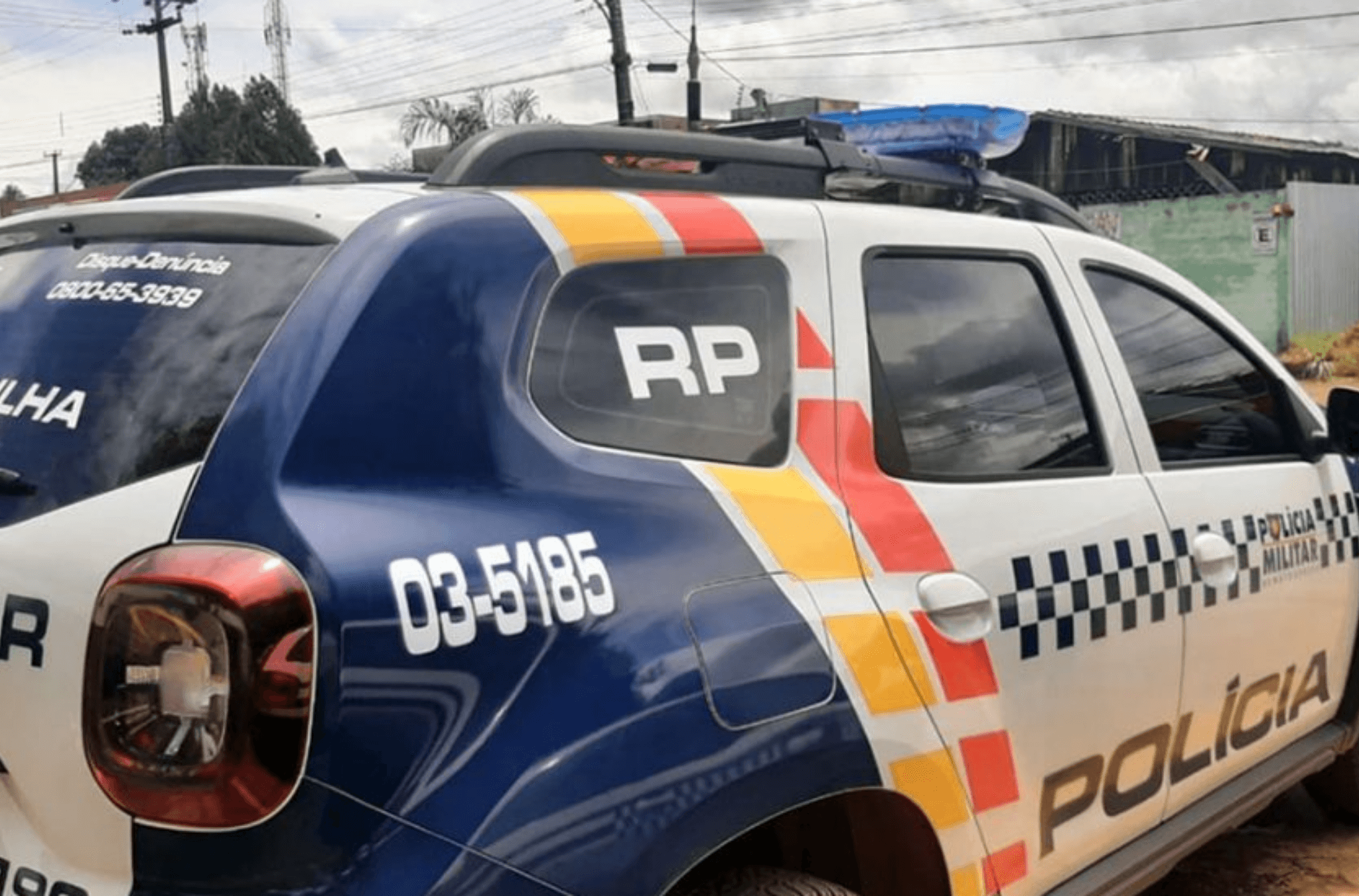 Mulher ajuda filho a agredir ex-esposa