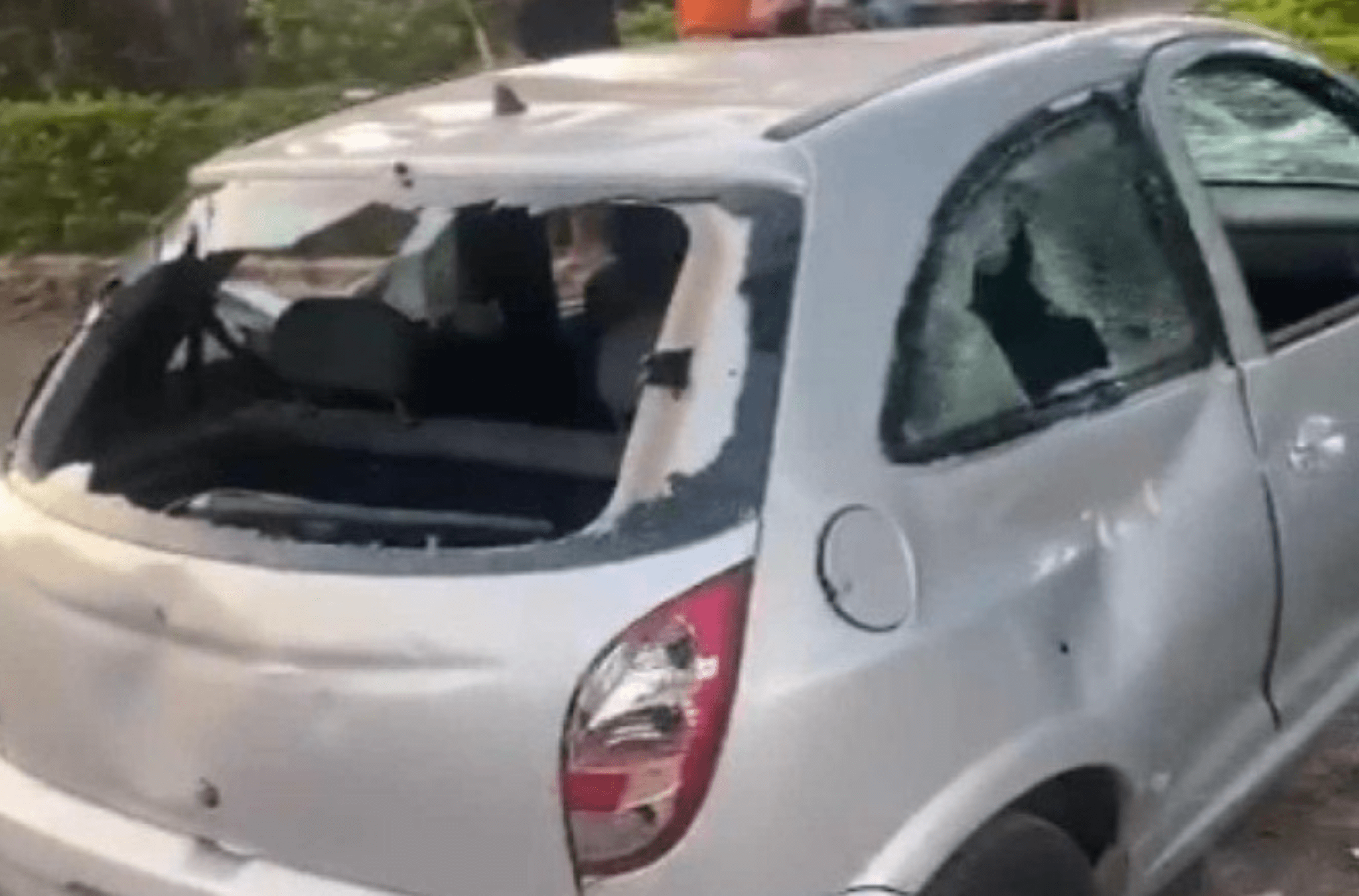 Grupo de 20 homens espanca uma mulher e um casal no DF