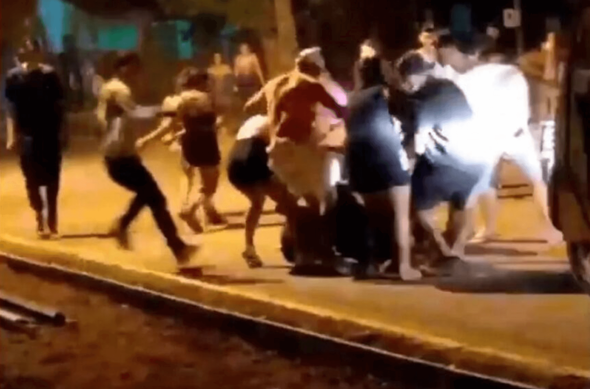 Mulher morre por fratura na coluna cervical em briga generalizada