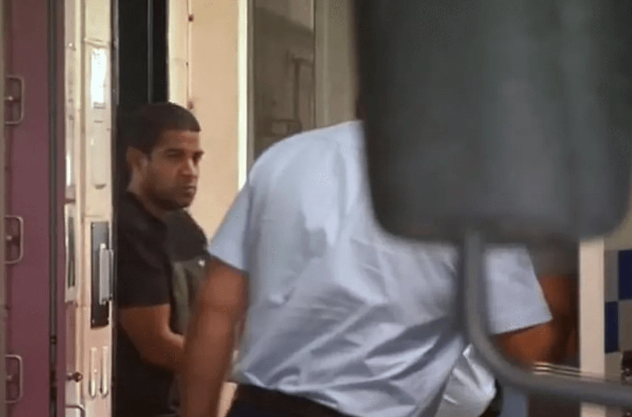 Imagem ilustra o suspeito.