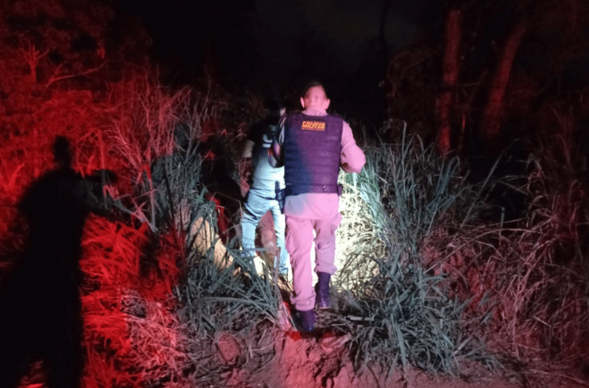 Imagem ilustra momento em que corpo foi localizado.