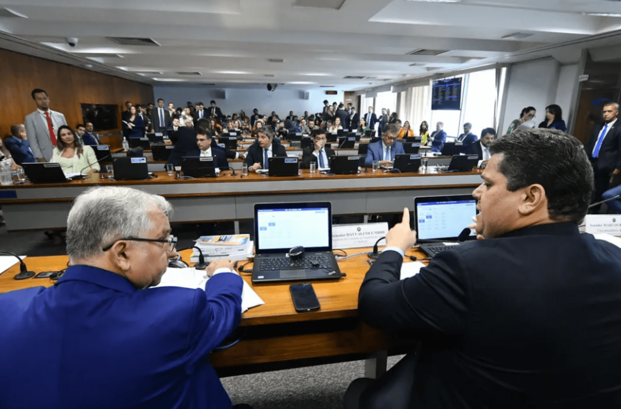 Imagem ilustra o senado.