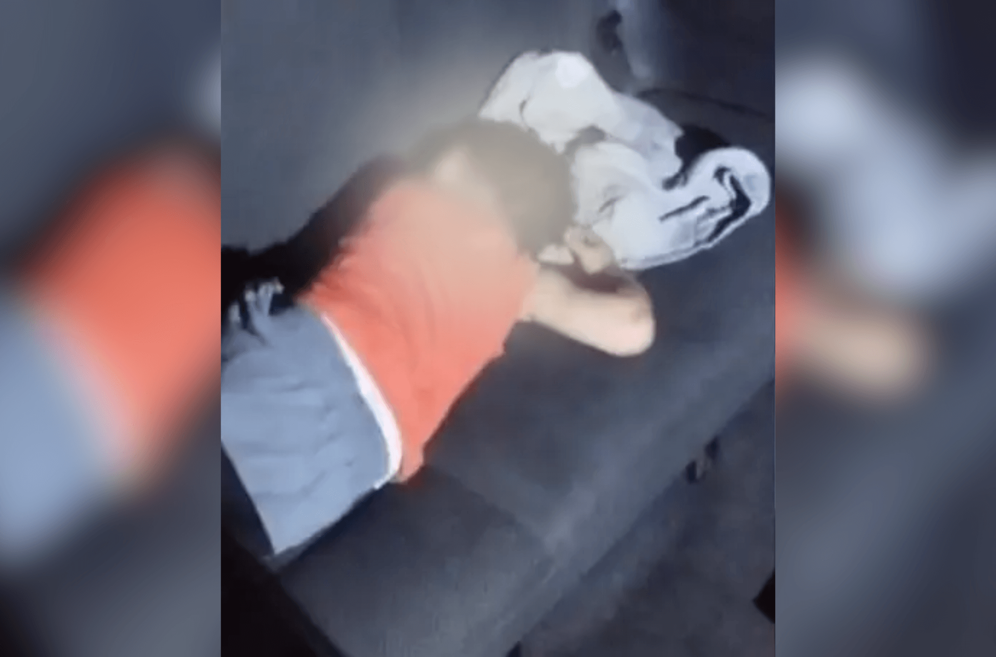 Imagem ilustra momento em que criança é encontrada.