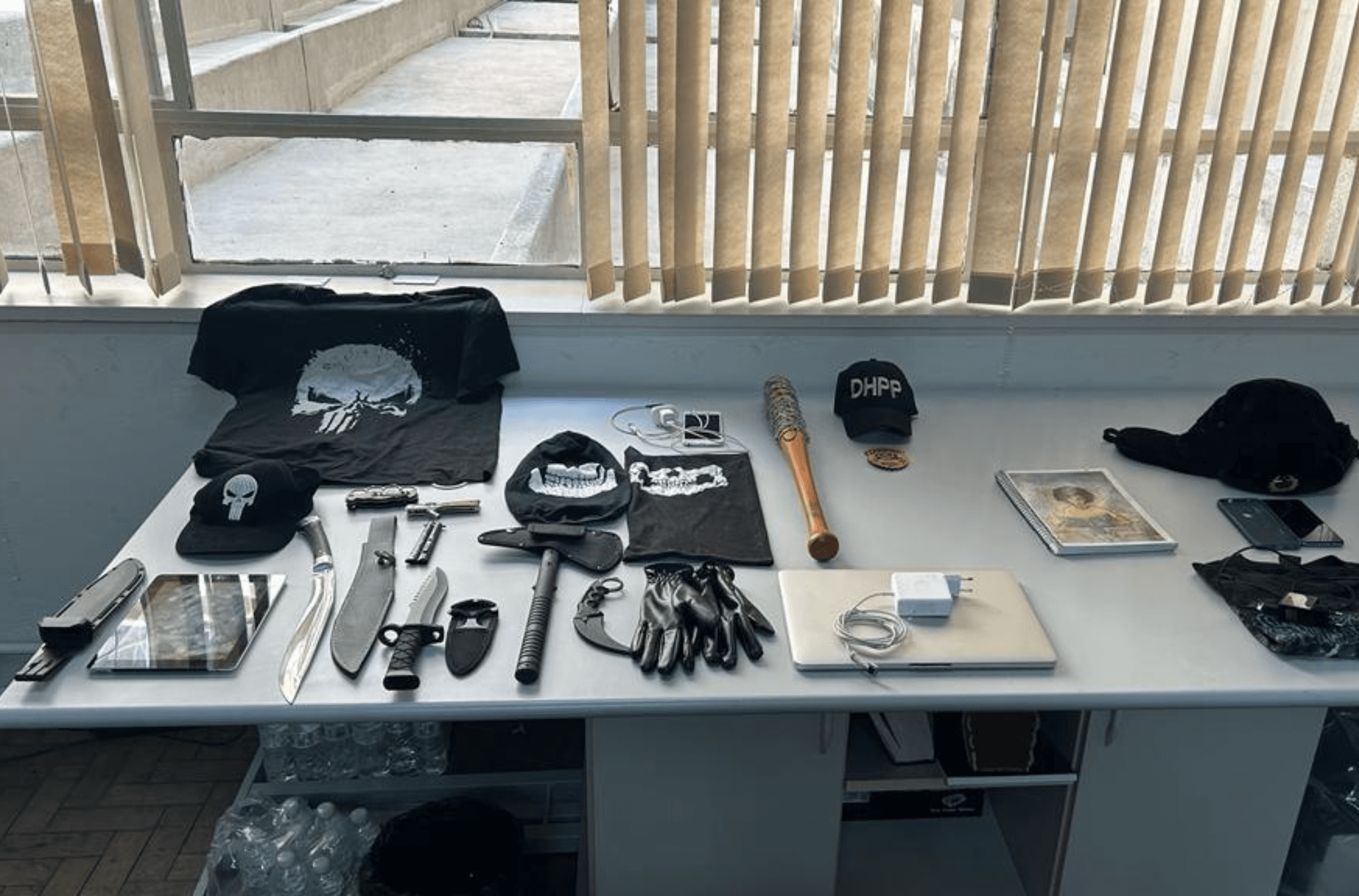 imagem ilustra objetos apreendidos.