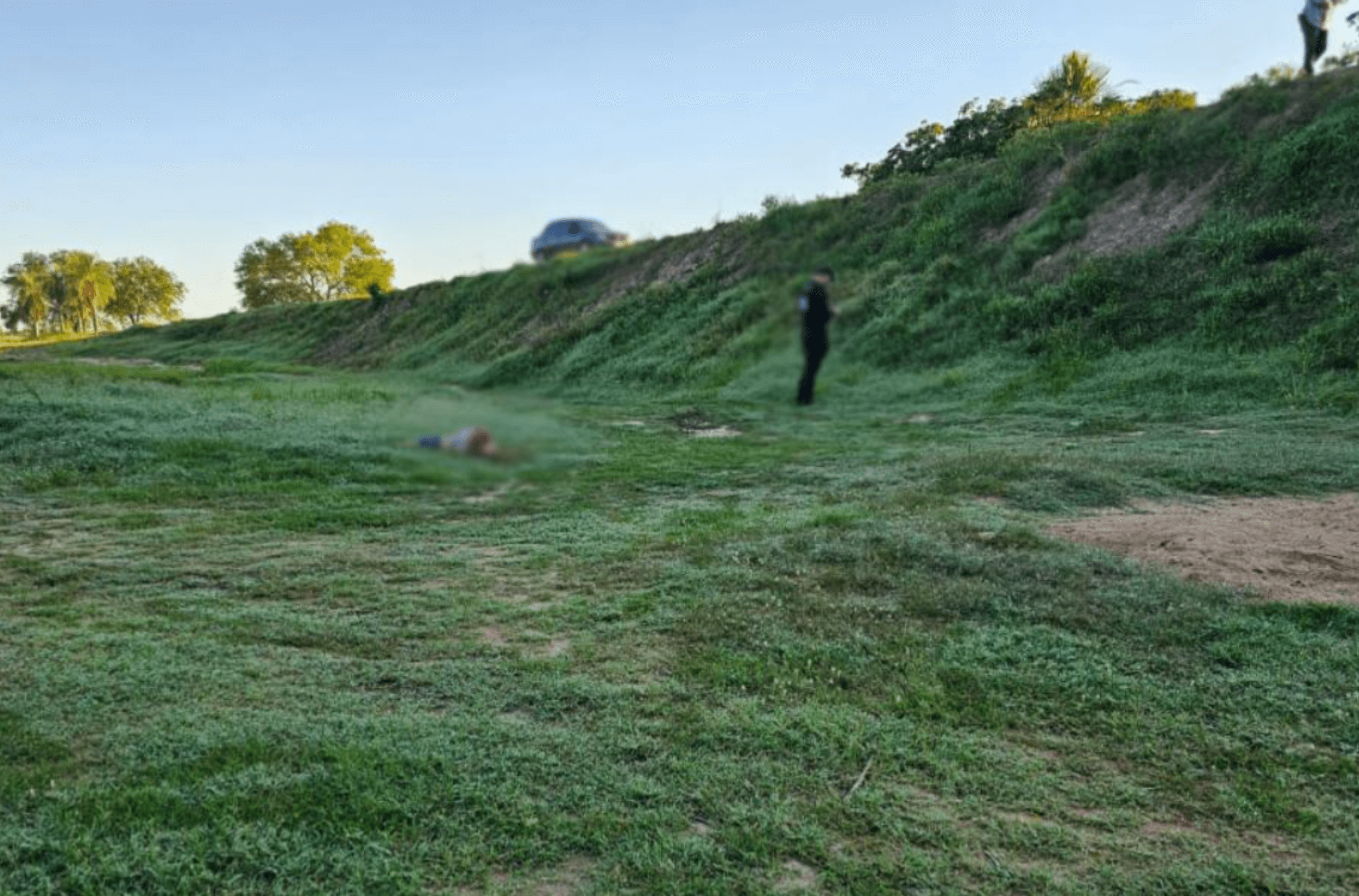 Imagem ilustra o corpo no local onde foi encontrado.