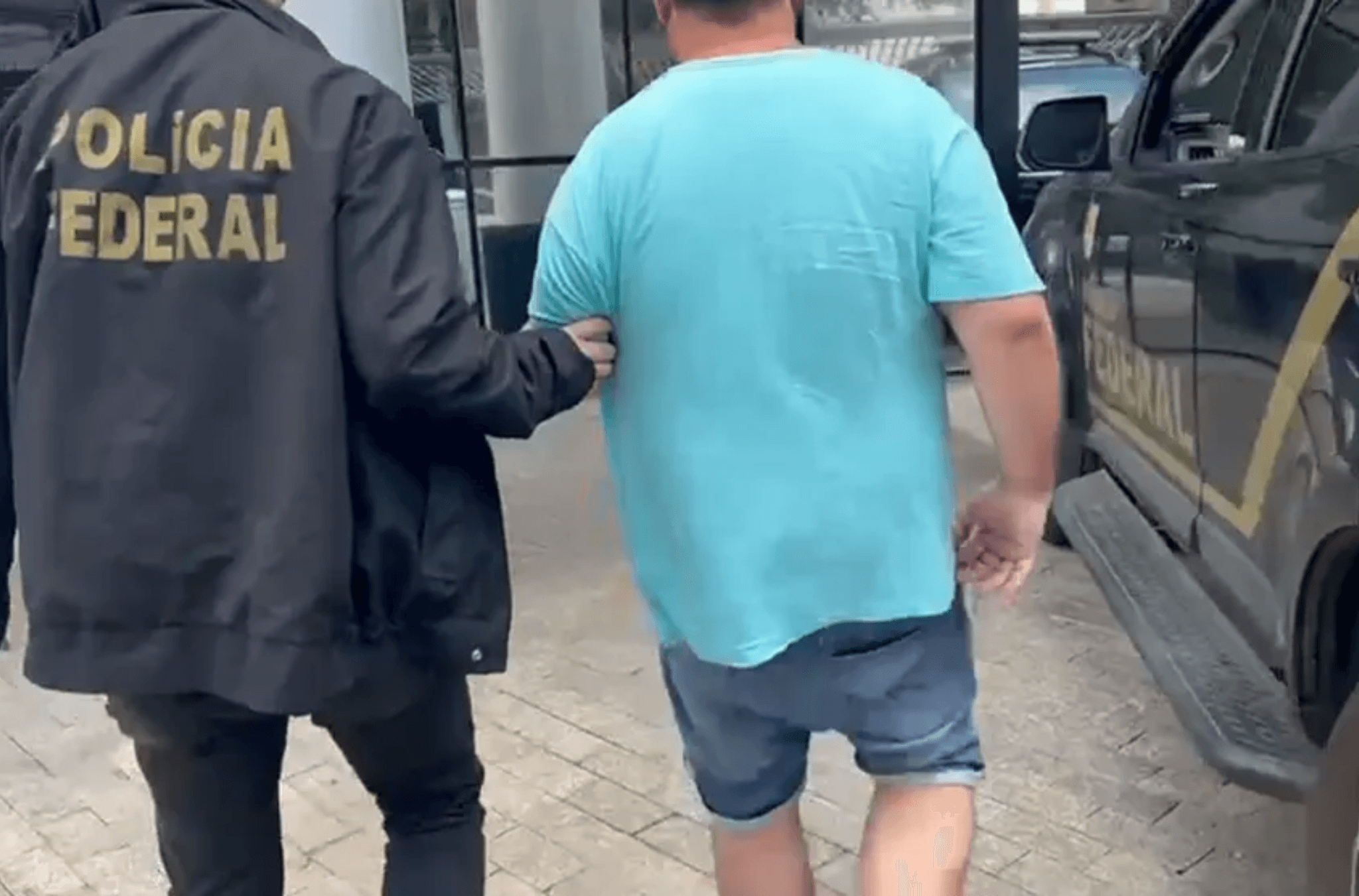 Imagem ilustra o momento da prisão.