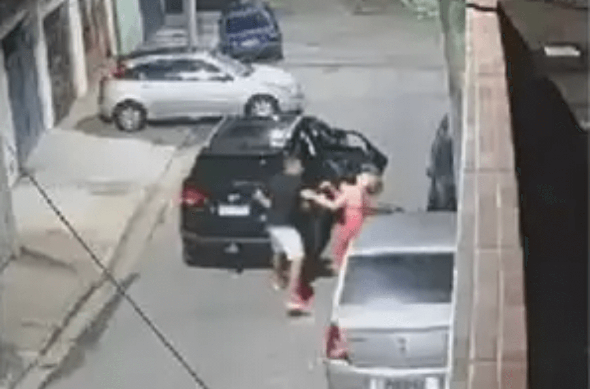 Imagem ilustra momento da agressão.