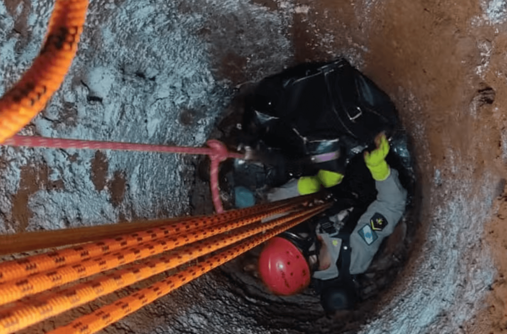 Imagem ilustra poço onde os corpos foram encontrados