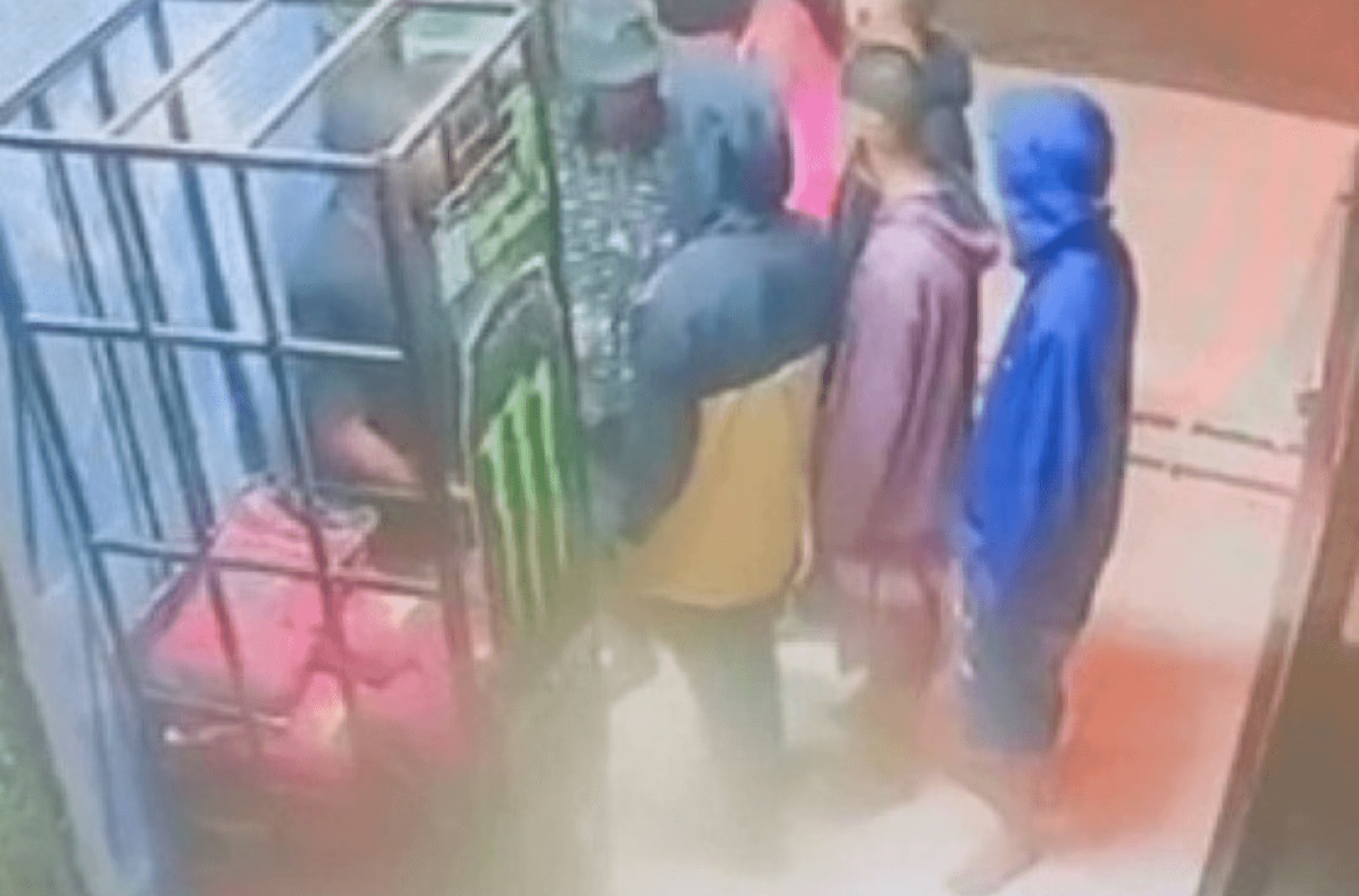 Ilustra o grupo de pessoas e a vítima