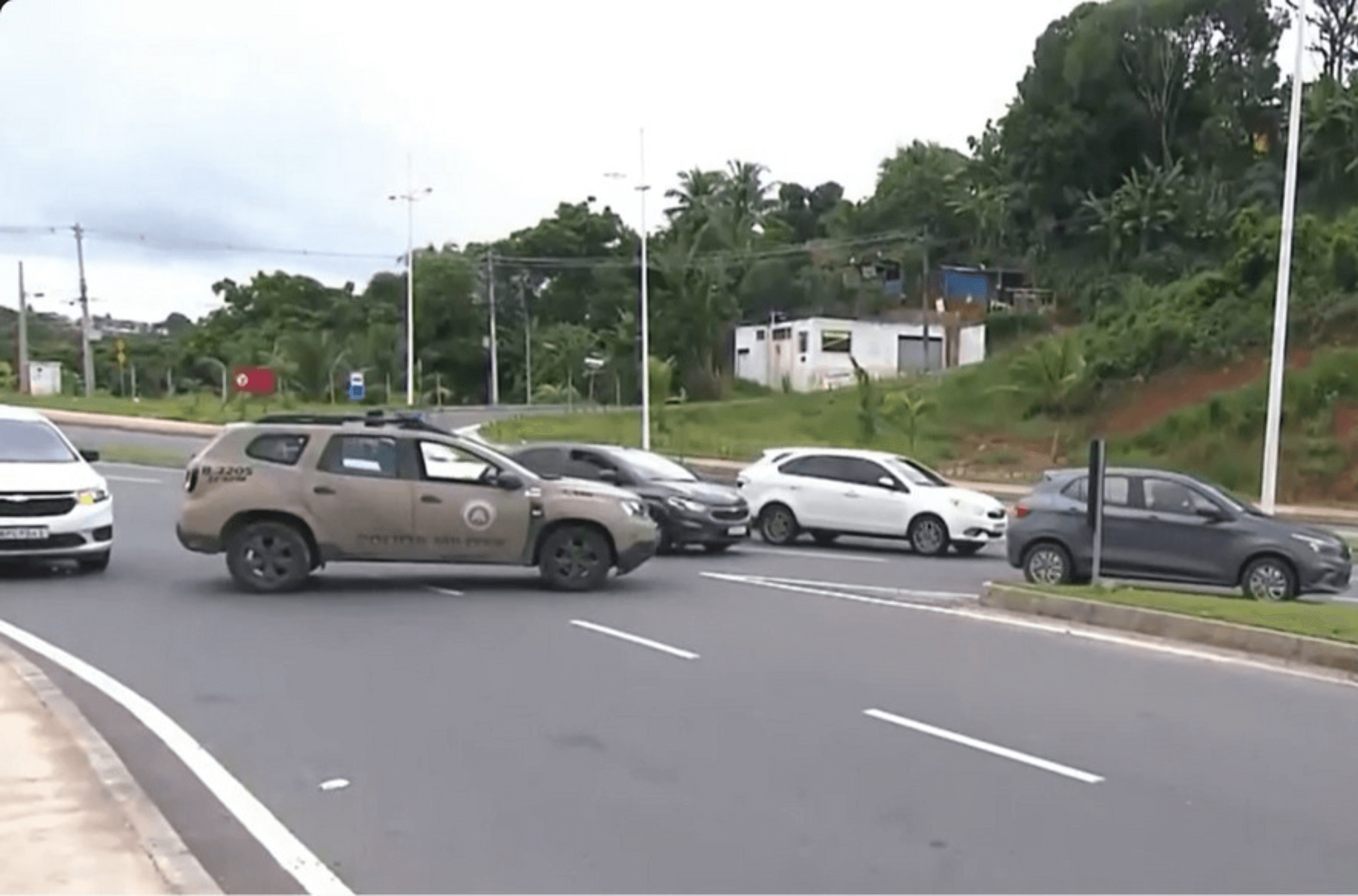 Imagem ilustra avenida