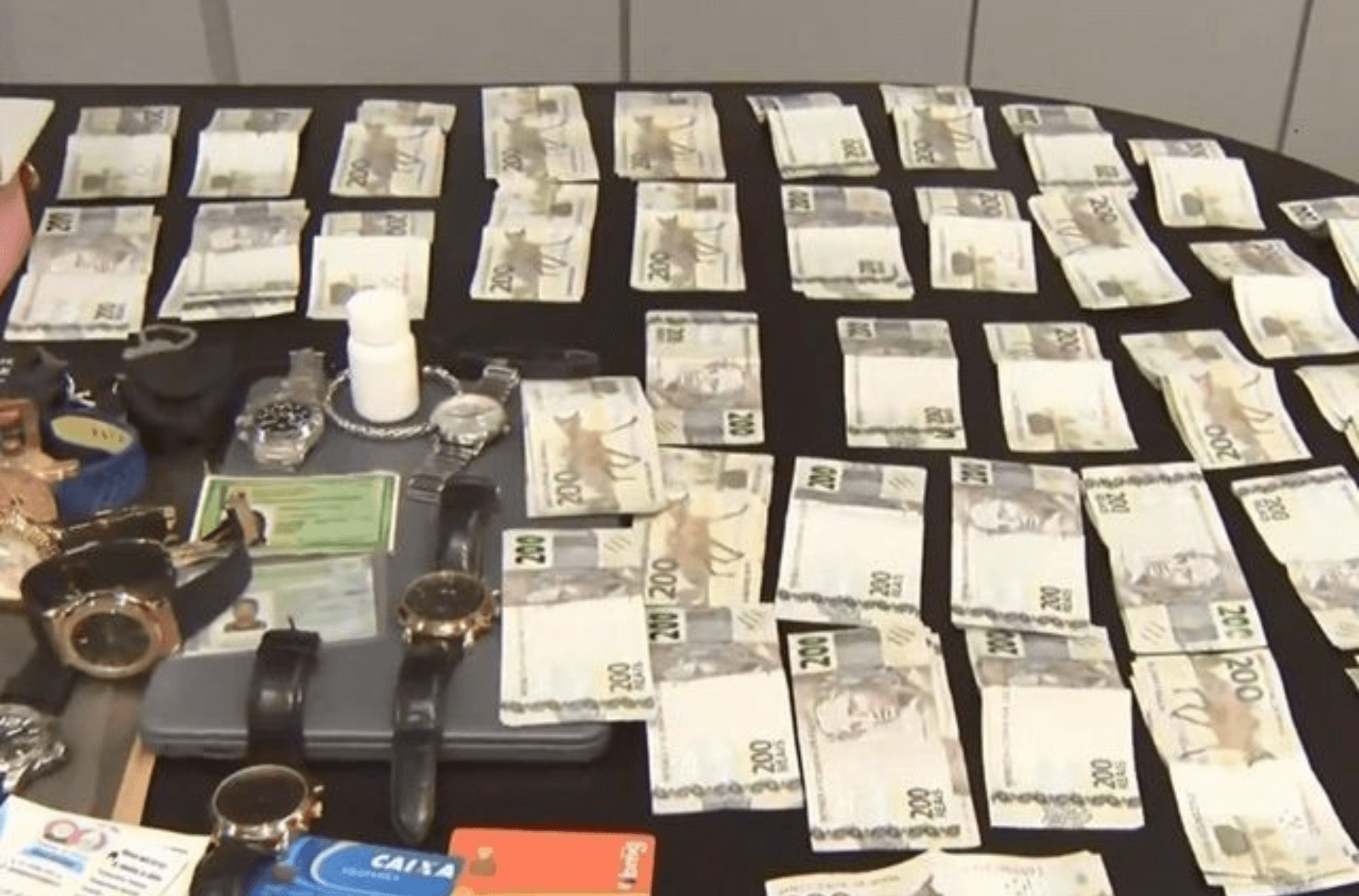 Ilustra itens apreendidos