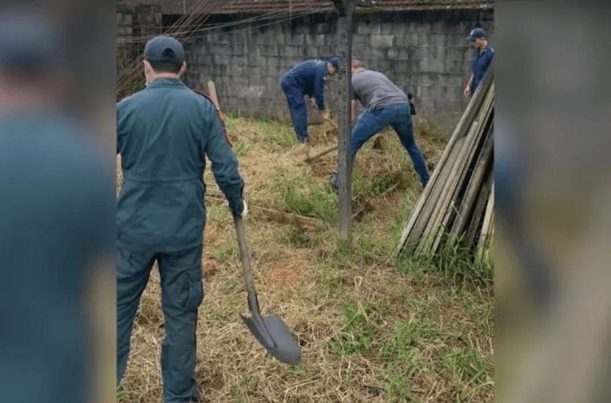 Ilustra momento em que policiais encontraram o corpo