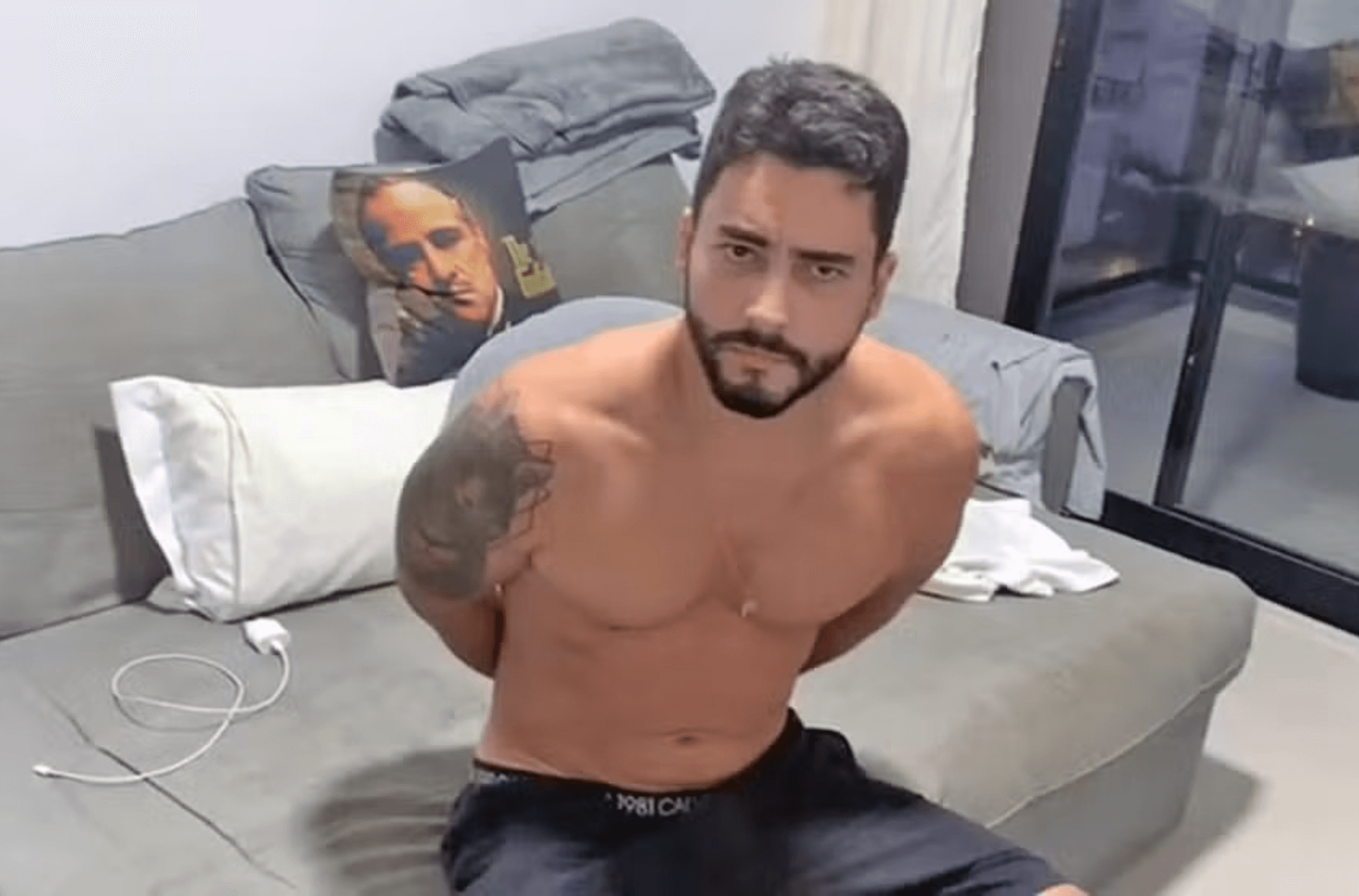 Na imagem vemos o suspeito