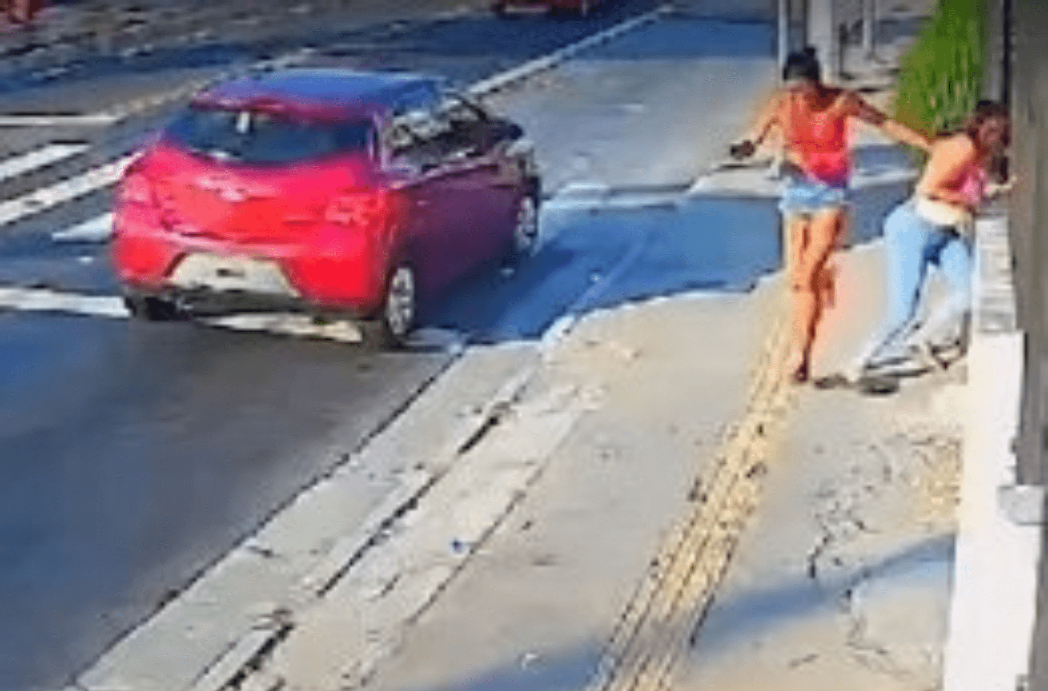 Imagem ilustra a vítima fugindo dos criminosos.