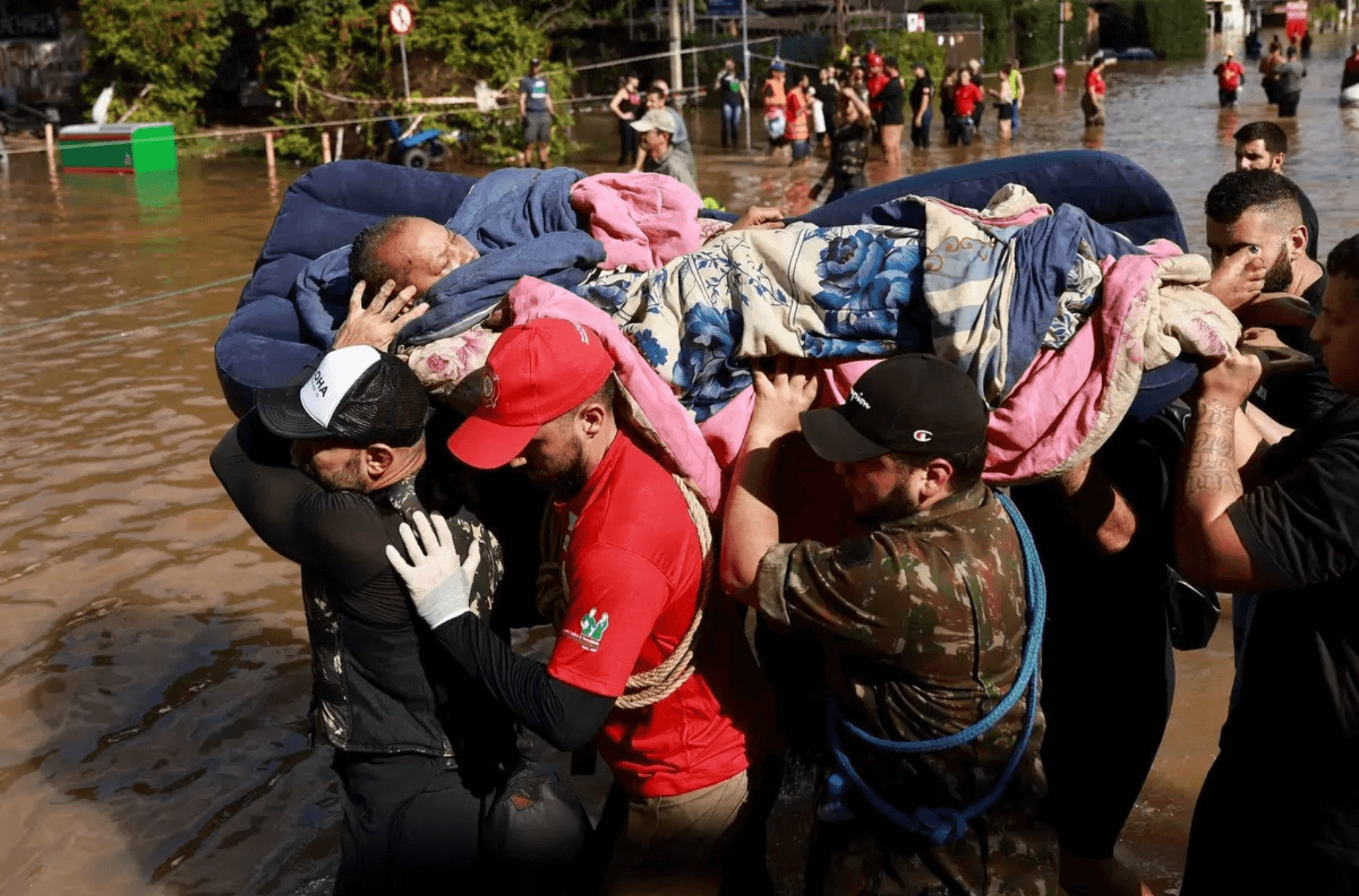 imagem ilustra resgate de vítima