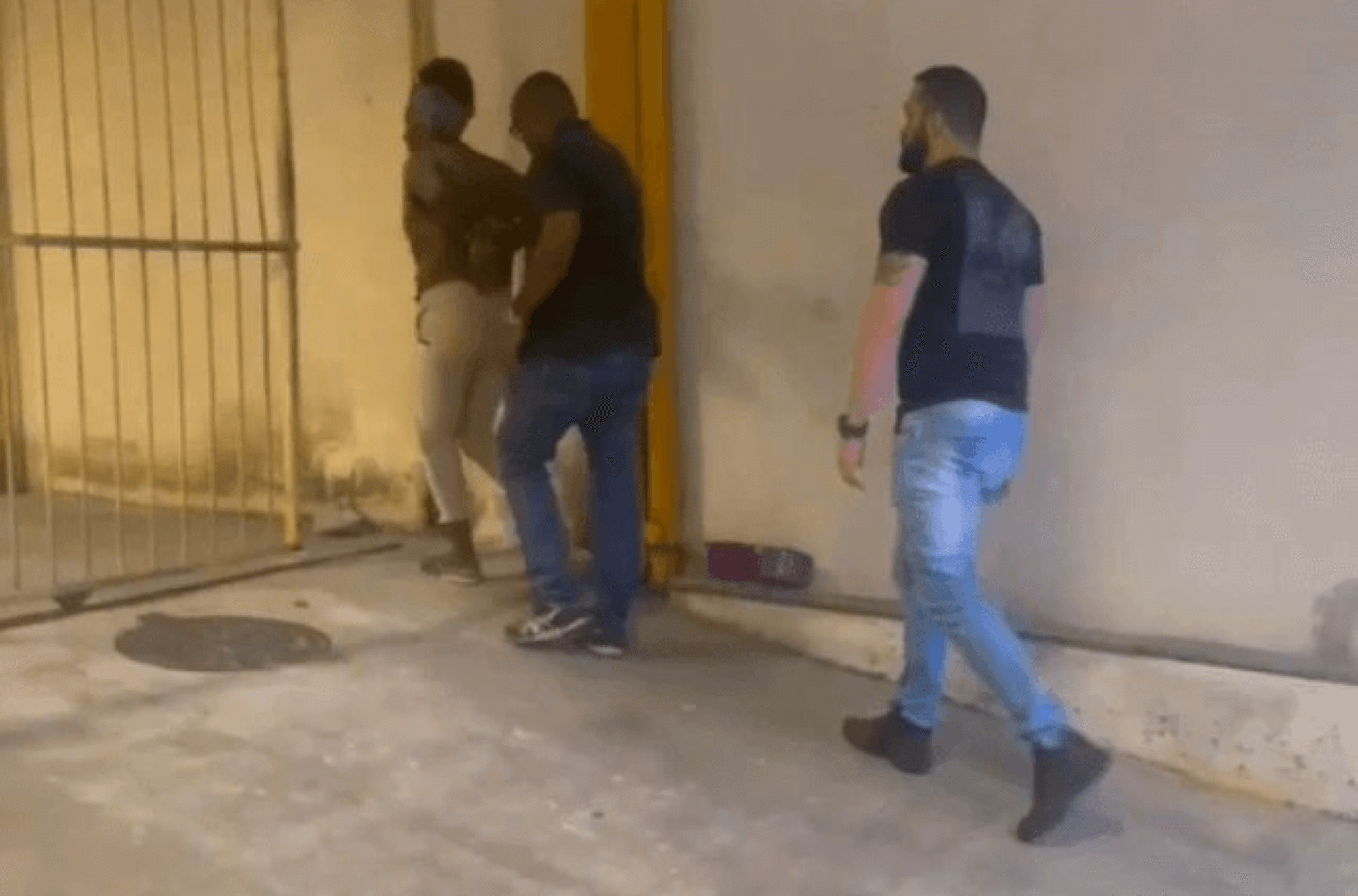 Mãe grava vídeo torturando a filha de 11 anos