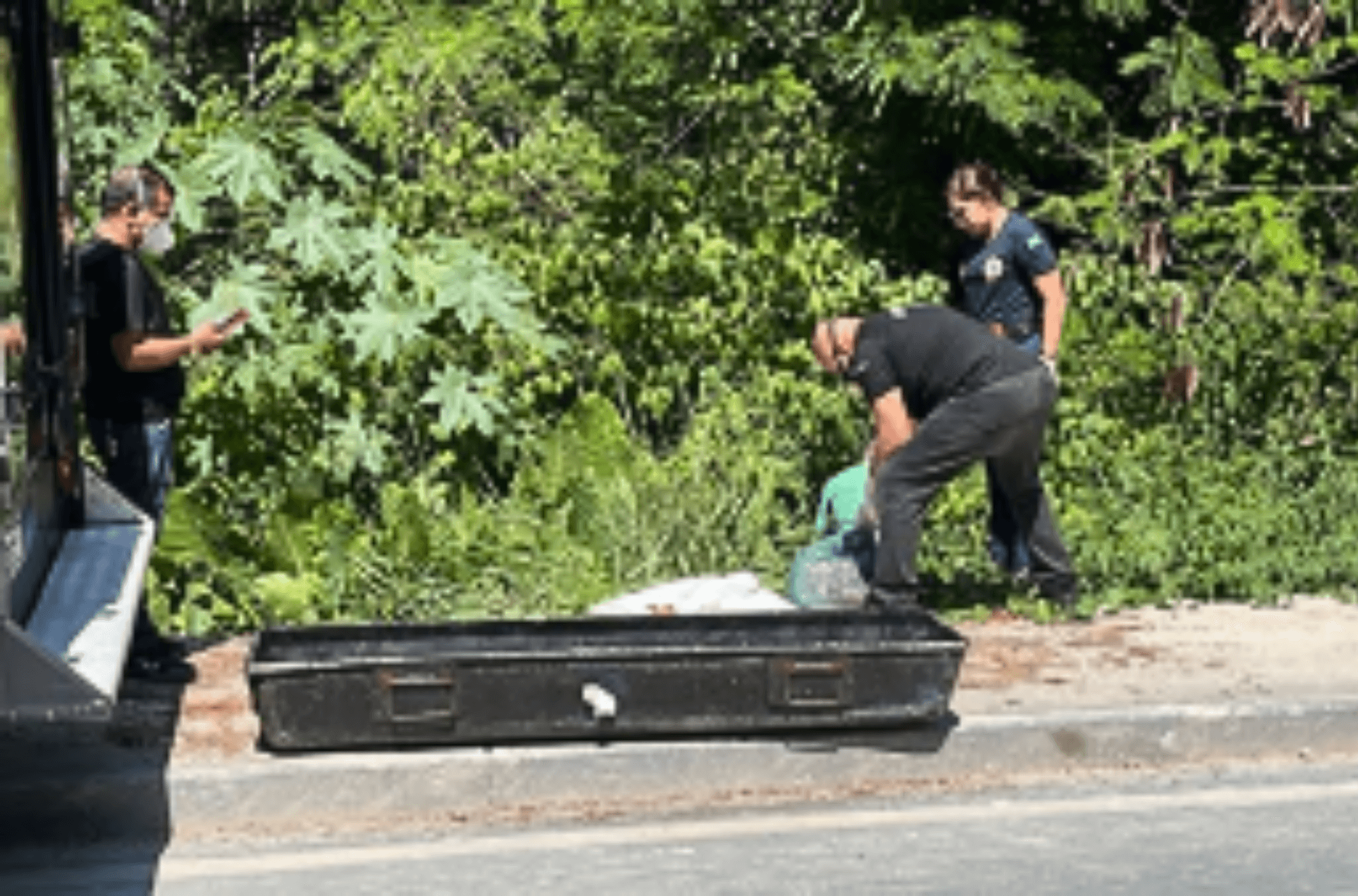 Corpo é encontrado dentro de geladeira abandonada