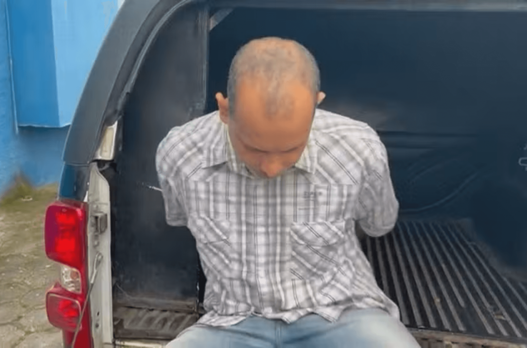 Pai mata filha recém-nascida com veneno de rato