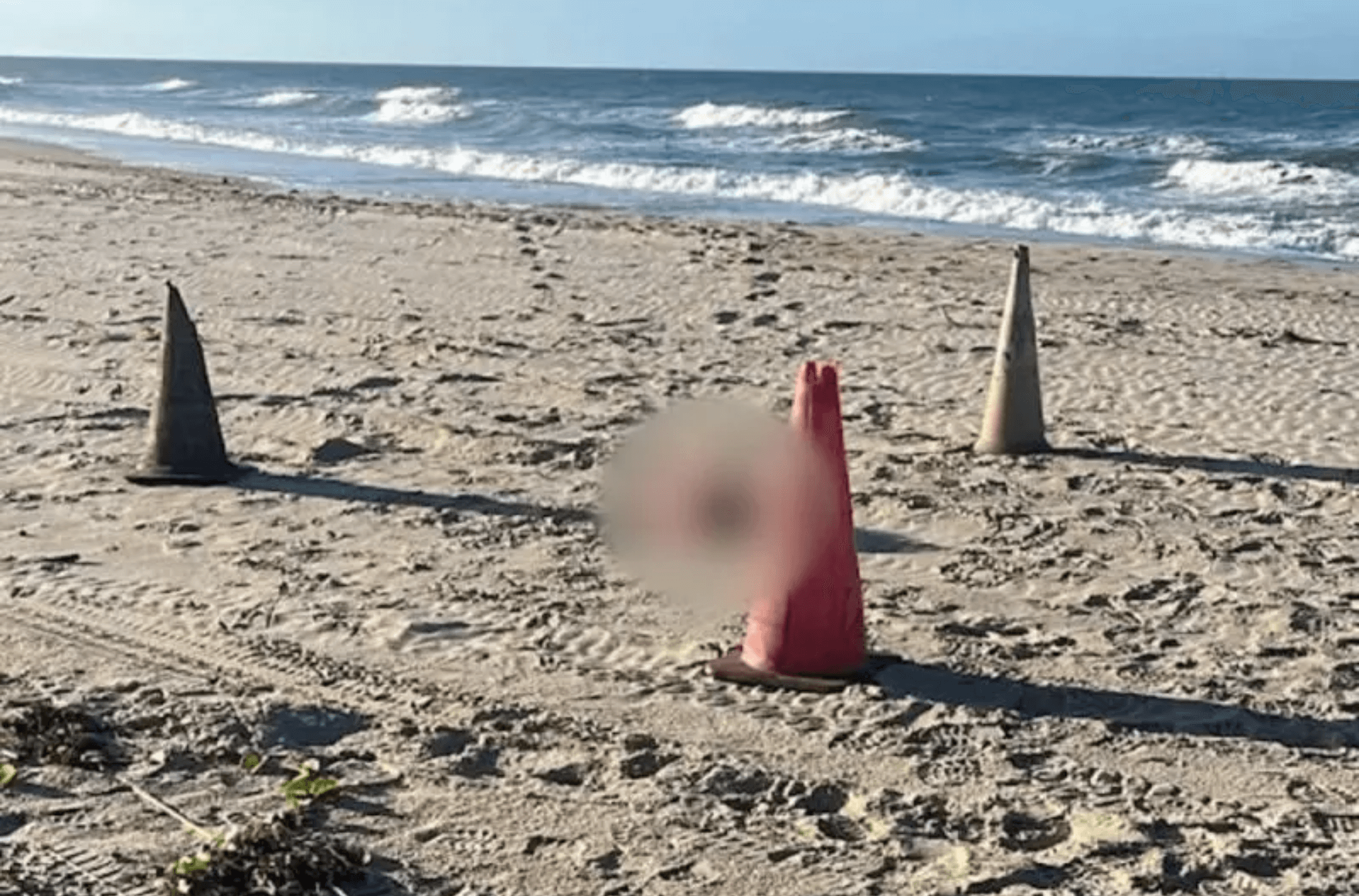 Cabeça e corpo decapitado aparecem em praias diferentes