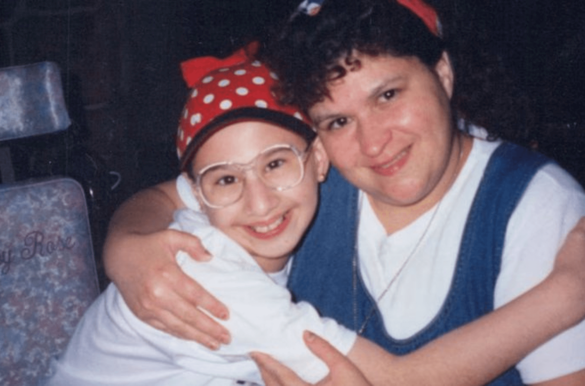 ilustra a vítima e o suspeito