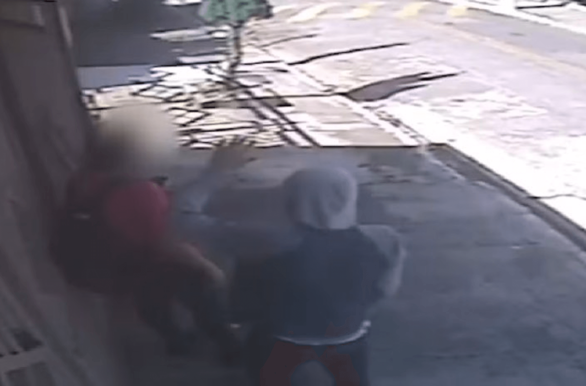 Adolescente esfaqueia garota em troca de tatuagem