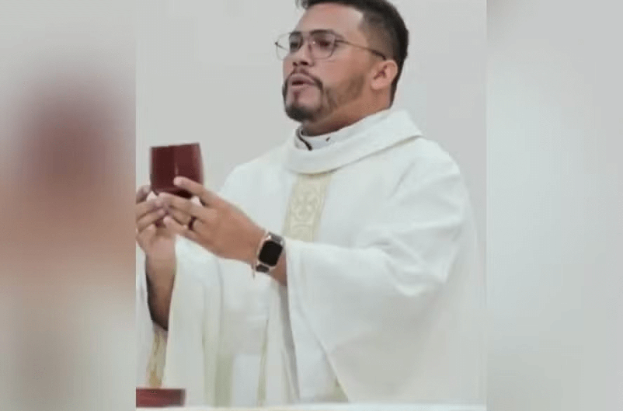 Padre preso por pedofilia fez vítima abortar em quintal