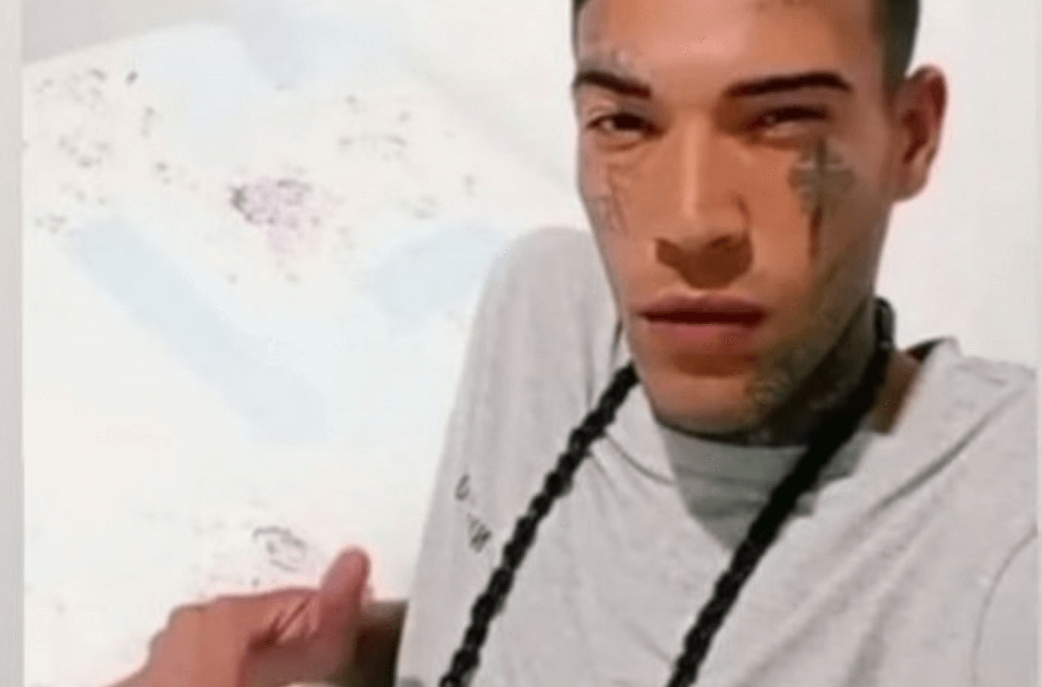 Homem espanca criança e tenta simular morte acidental