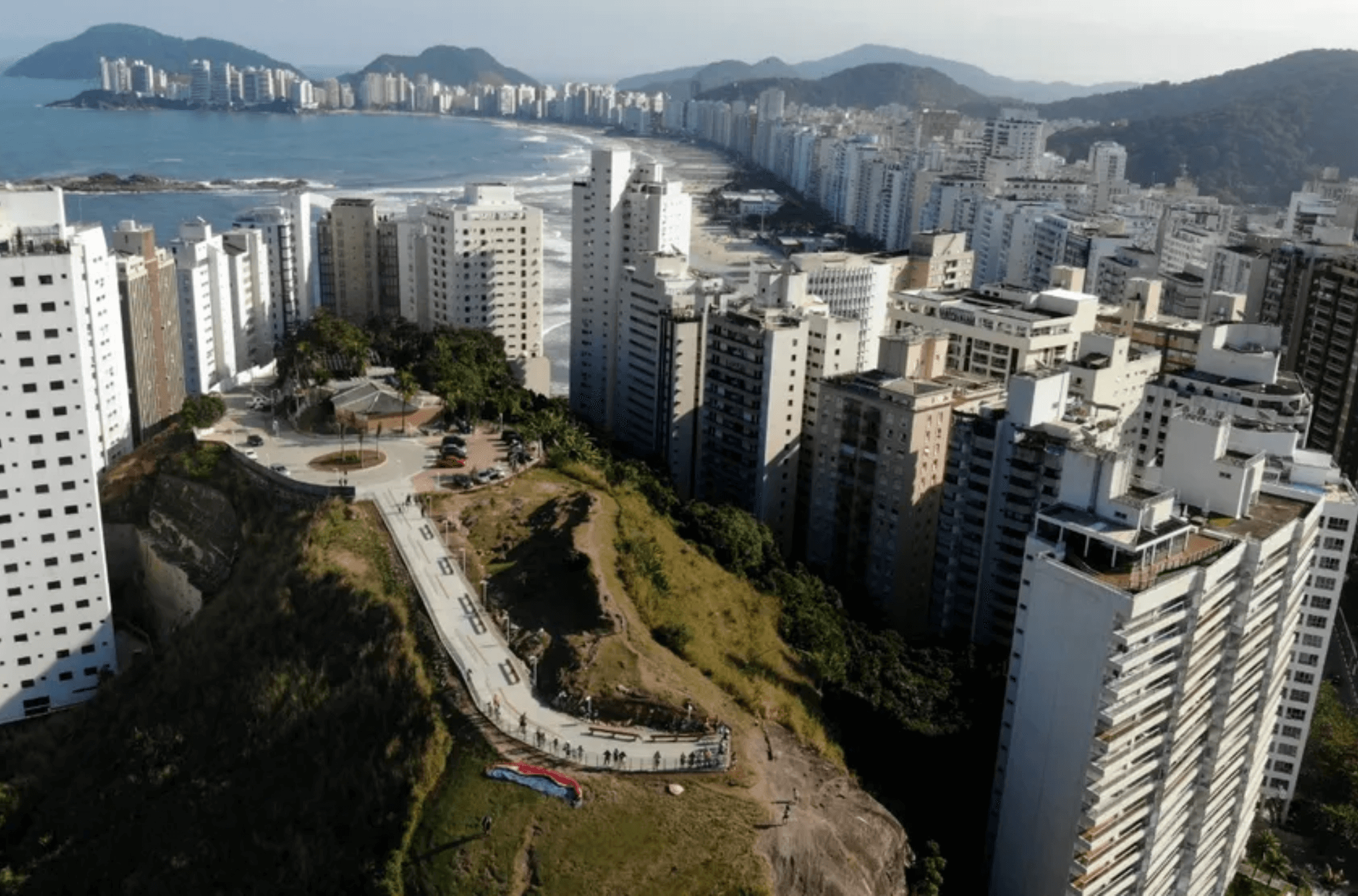 Mulher mata homem com grelha de churrasco