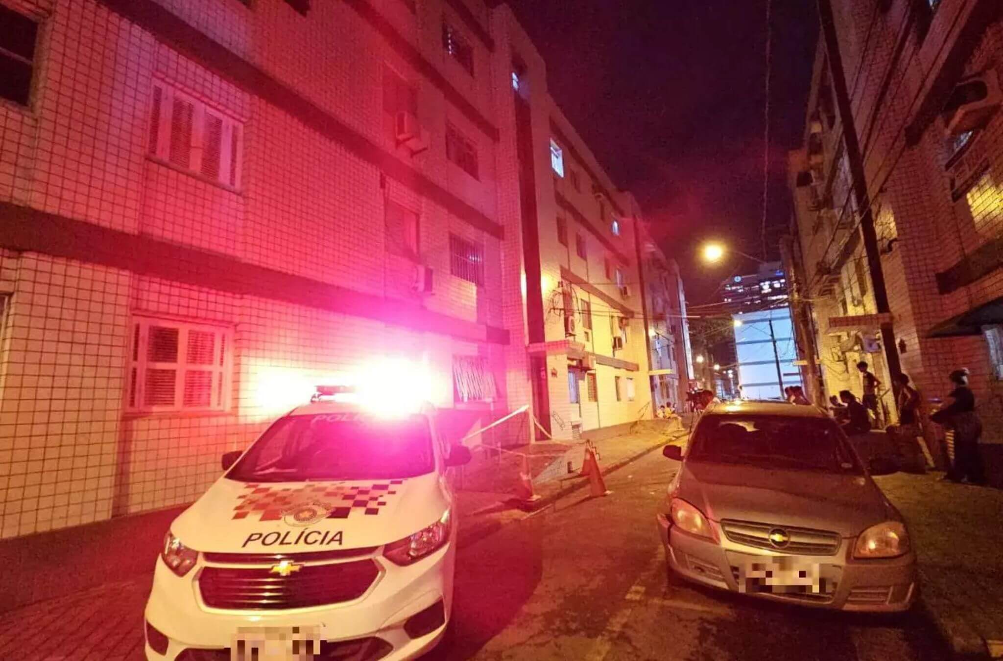 Bombeiro é preso por jogar mãe idosa da janela