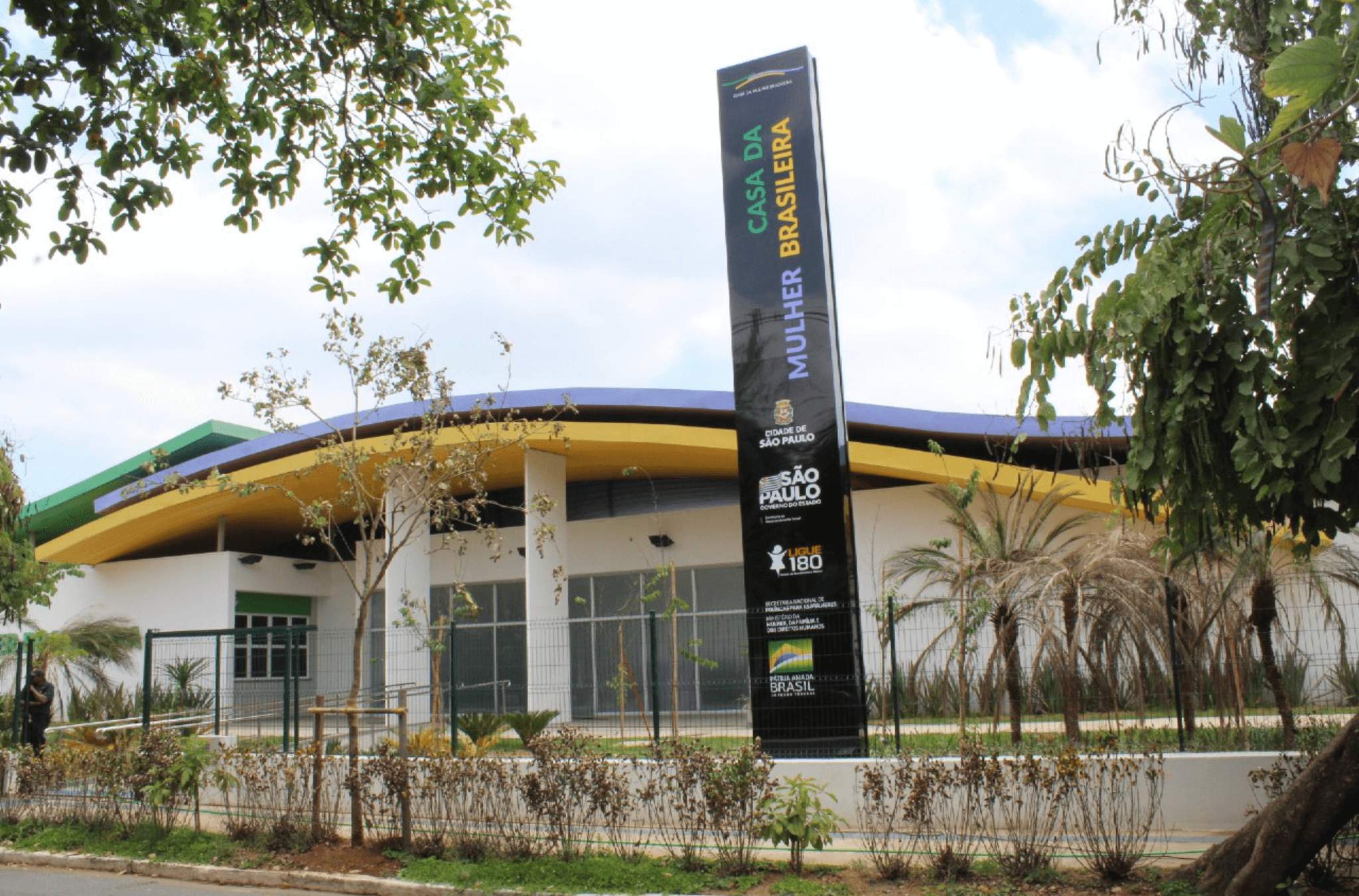 Homem morre ao tentar impedir mulher de denunciá-lo