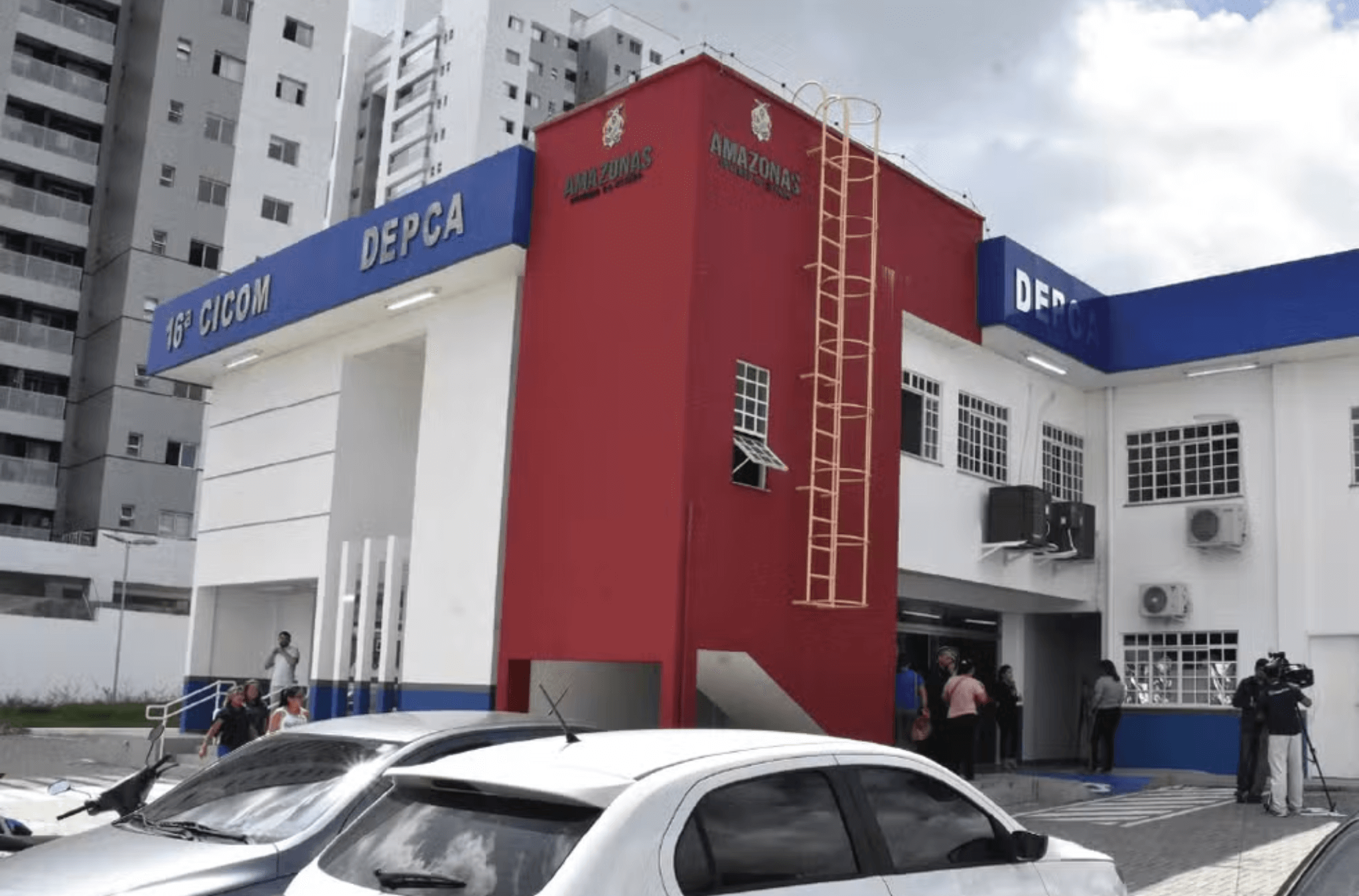 Mulher é presa por torturar menina de 12 anos