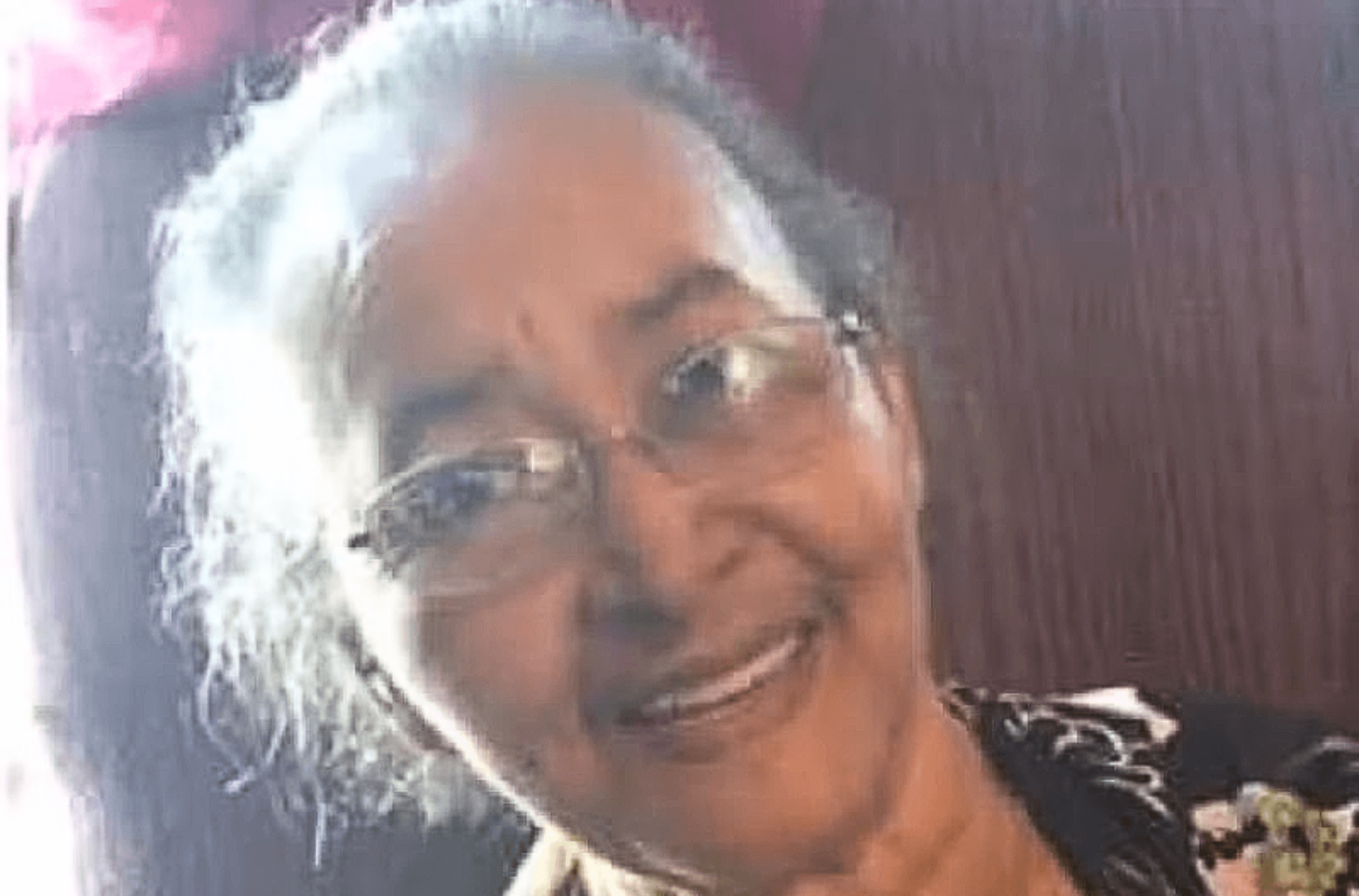 Morte de idosa grudada em colchão com insetos é investigada